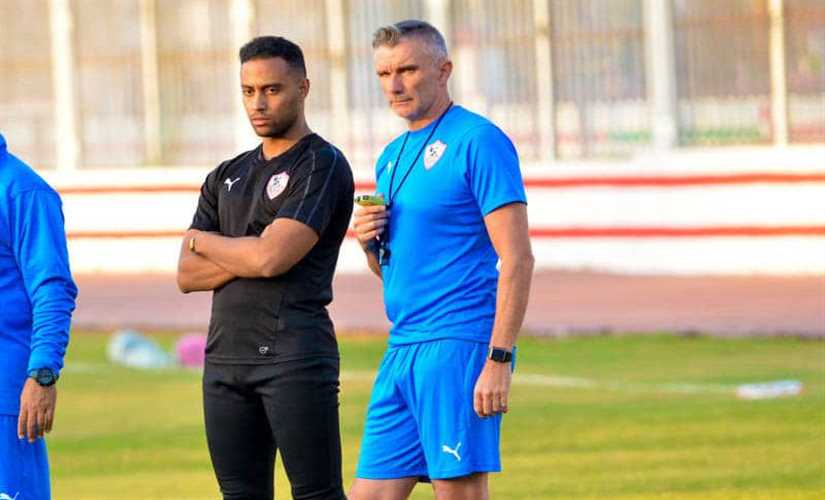 كارتيرون يجتمع بلاعبي الزمالك قبل المران