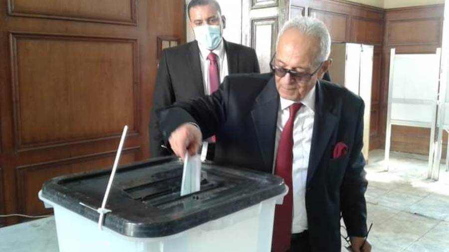 ابو شقة يدلى بصوته في انتخابات النواب