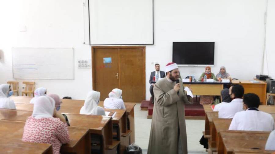 لقاء أعضاء الأزهر للفتوى بطلاب جامعة قناة السويس