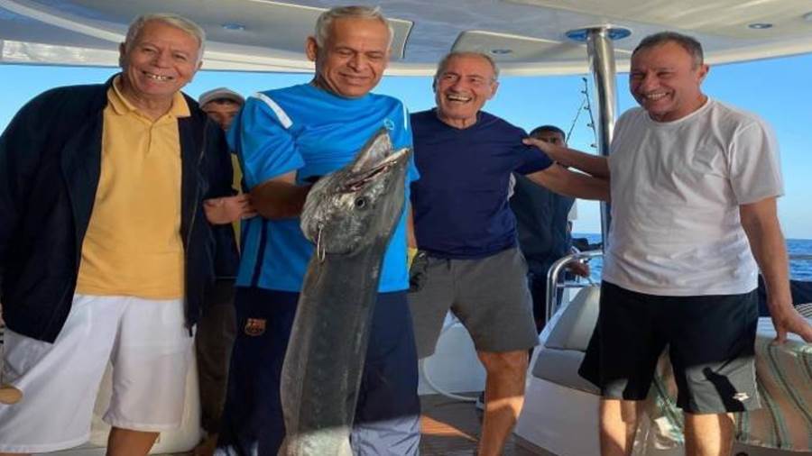 فرج عامر مع بيبو و حمدي ومصطفى في رحلة صيد بالجونة