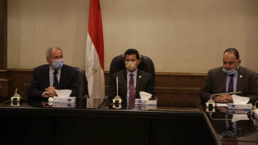 وزير الرياضة ورئيس الأتحاد الدولي لليد