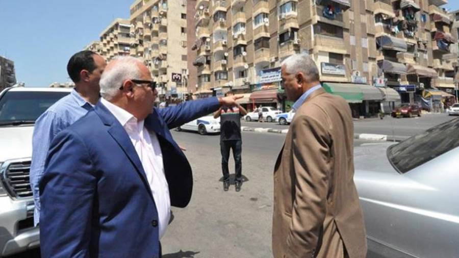 محافظ بورسعيد خلال تفقد محطة الصرف الصحى