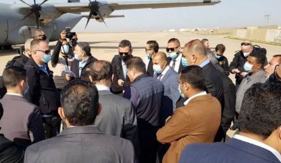 وفد من الفاتيكان فى مطار الناصرية