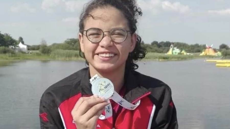 ملك حسين لاعبة منتخب السباحة البارالمبي