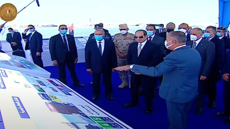 الرئيس السيسي يستمع لزيادة الطاقة الاستيعابية بميناء الأسكندرية