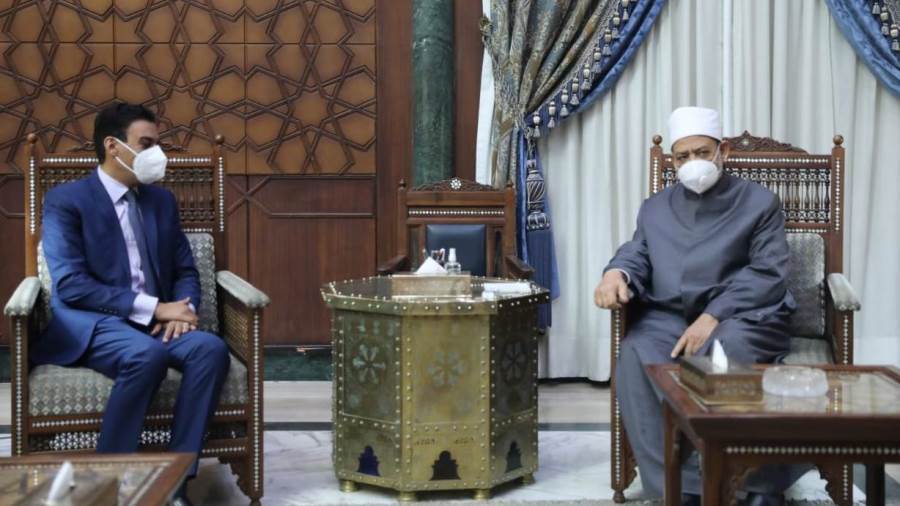 شيخ الأزهر وسفير مصر بغينيا