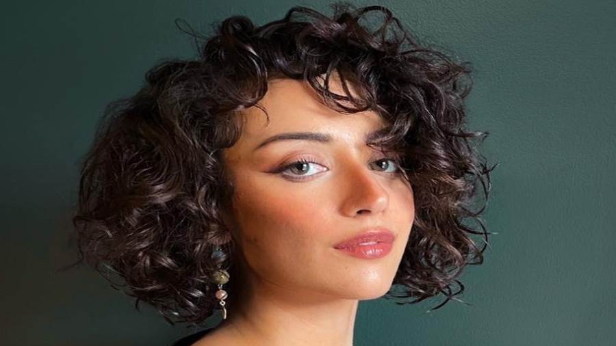 الفنانة روزالين البيه