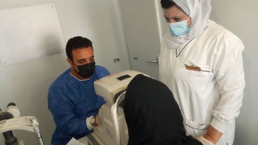 الكشف الطبى على المواطنين