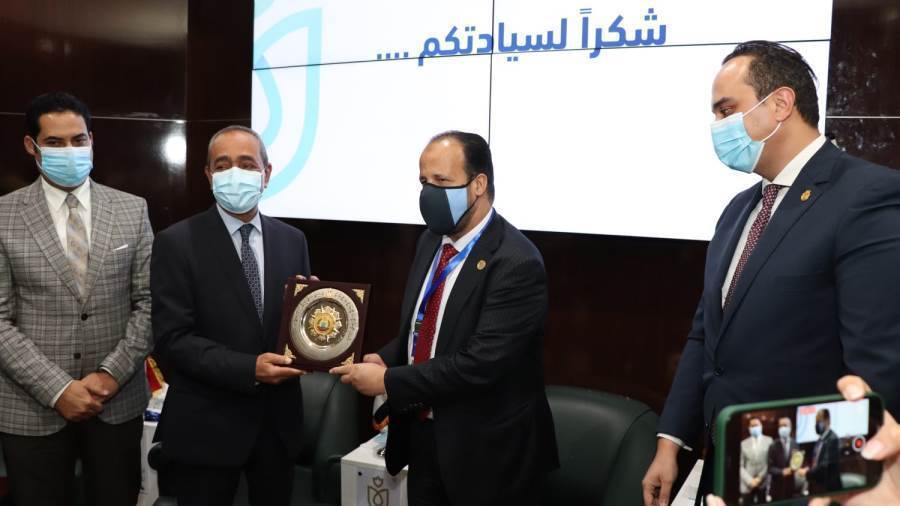 رئيس الرعاية الصحية مع محافظ الإسماعيلية ووزير الصحة الليبي