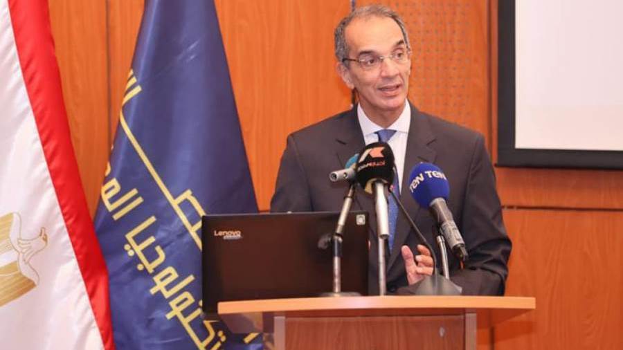 عمرو طلعت وزير الاتصالات وتكنولوجيا