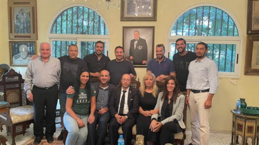 ادريس الهلالي أثناء زيارته لأسرة اللواء الفولي