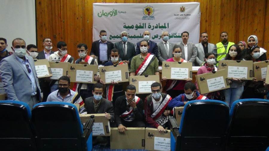 تسليم 35 لطلاب جامعة المنيا