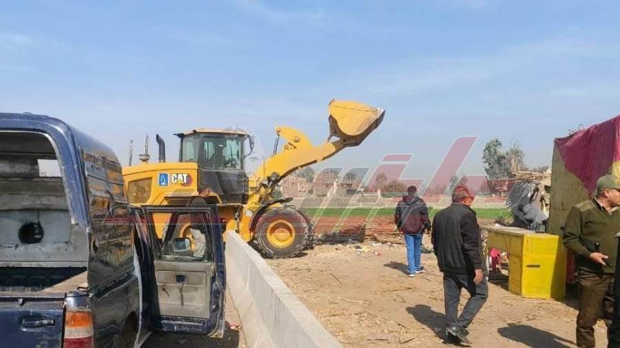 إزالة التعديات علي طريقالقاهرة- الإسكندرية