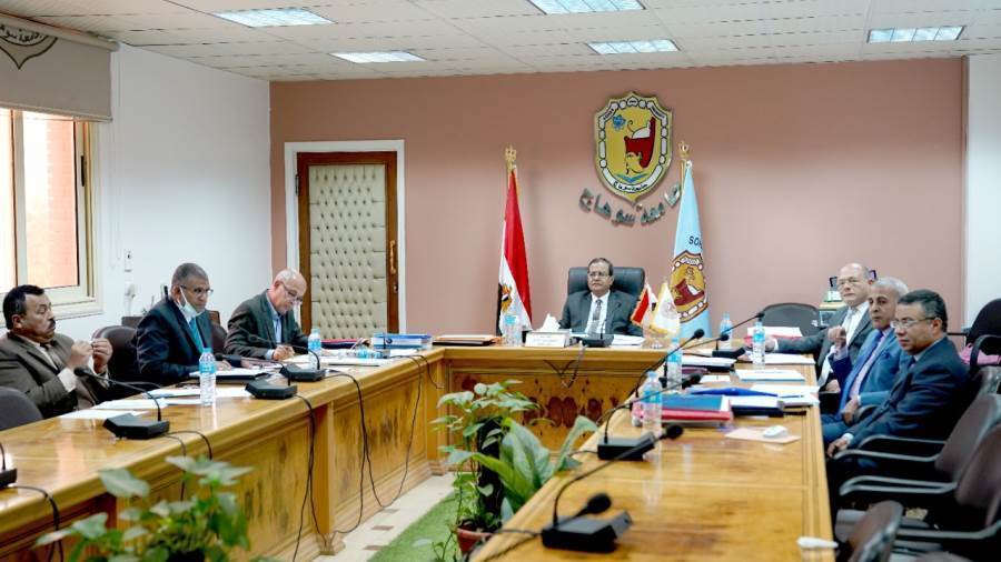 أعضاء لجنة اختيار القيادات الإدارية