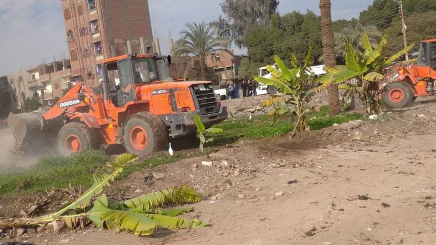 محافظ أسيوط يؤكد استمرار حملات إزالة التعديات بإزالة 12 حالة تعدي على المجاري المائية بساحل سليم