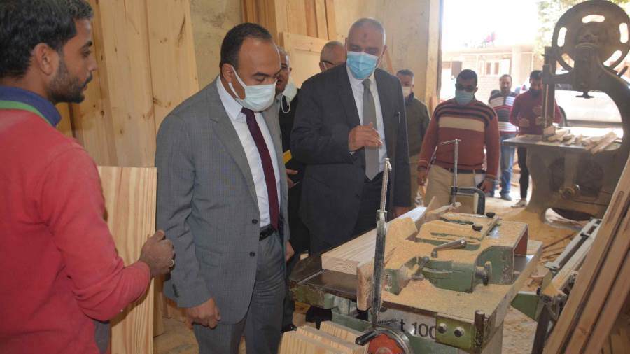 نائب محافظ المنيا يتفقد عددا من المشروعات