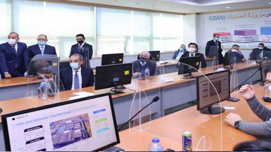 بحضور وزير الاتصالات والتعليم مراحل تصنيع التابلت في مصر