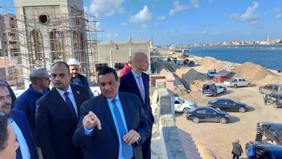 محافظ البحيرة وقنصل عام دولة فرنسا يتفقدان ميناء الصيد برشيد
