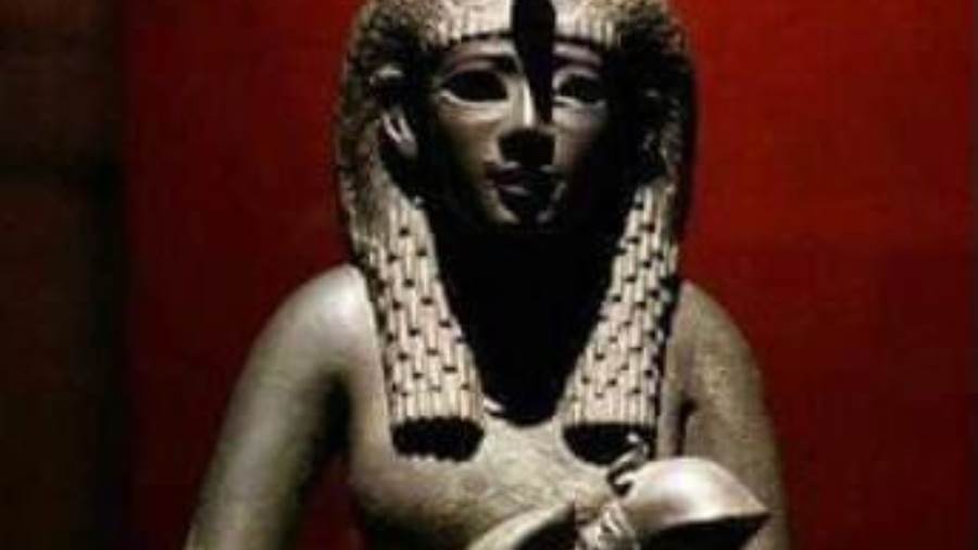 تمثال ازيس