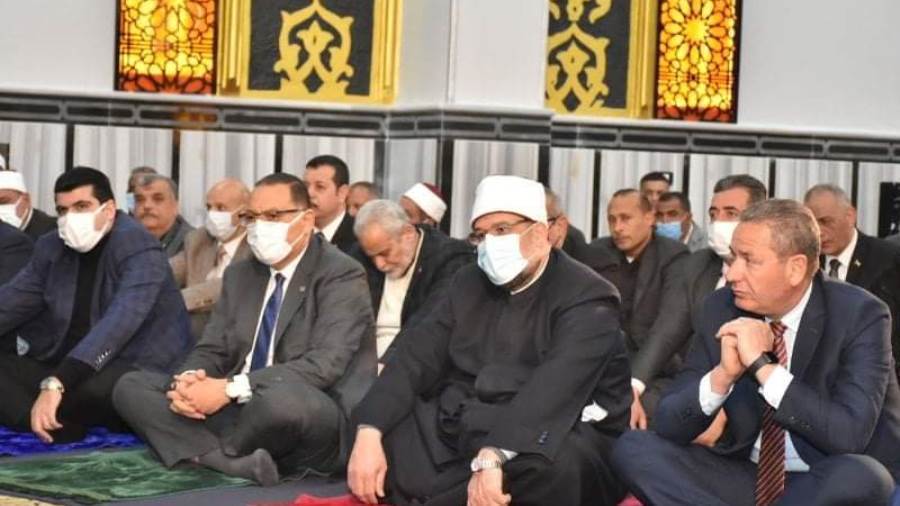 وزير الأوقاف ومحافظ الشرقية يؤديان صلاة الجمعه