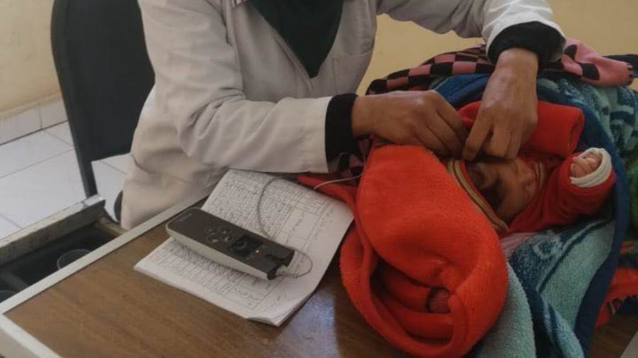 توقيع الكشف الطبي على المرضى بالمنيا