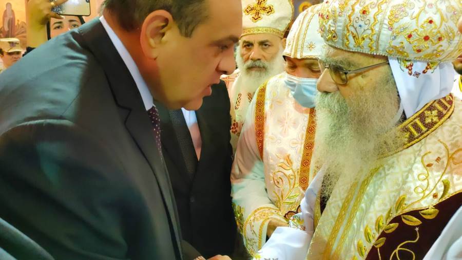 محافظ البحيرة يشهد قداس عيد القيامة ويهنئ الإخوة المسيحيين