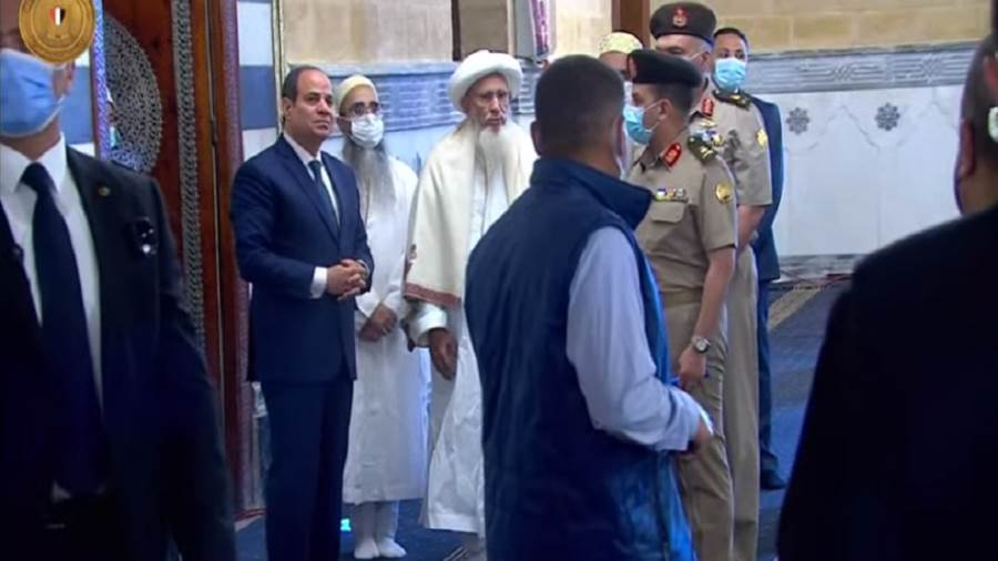 الرئيس السيسي اثناء الافتتاح