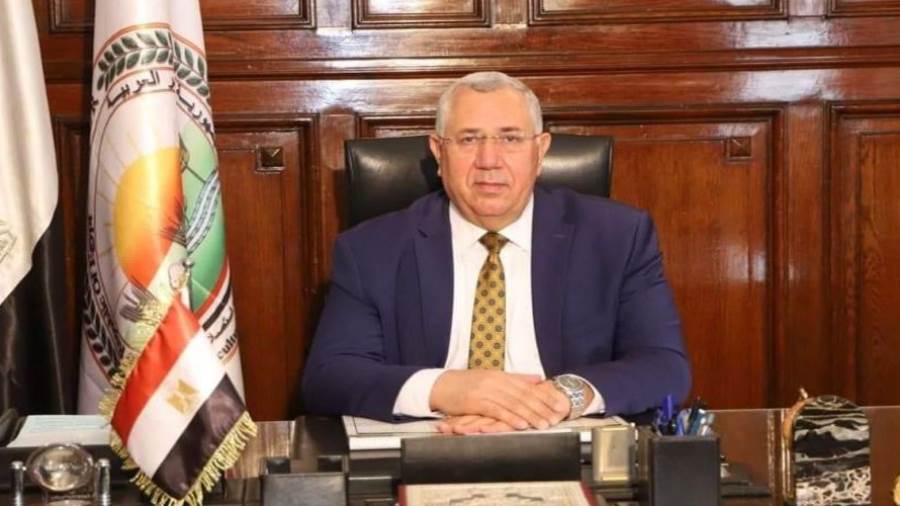 وزير الزراعة واستصلاح الأراضي السيد القصير