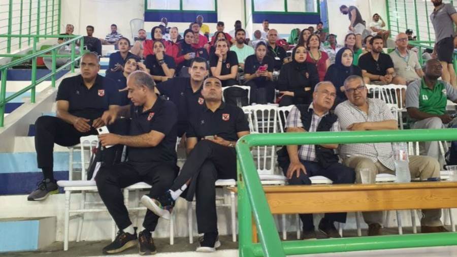 الجهاز الفني لسيدات طائرة الأهلى يتابع مواجهة قرطاج التونسي والبنك التجاري الكيني