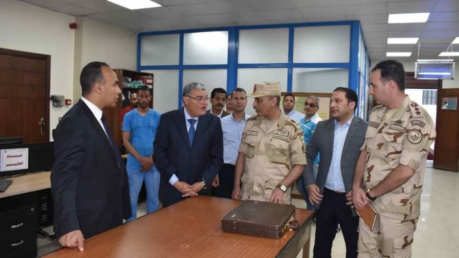 محافظ المنيا يتفقد إدارة الأزمات