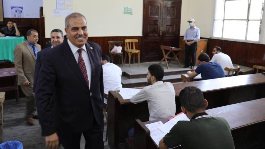 رئيس جامعة الأزهر يتفقد لجان الامتحانات