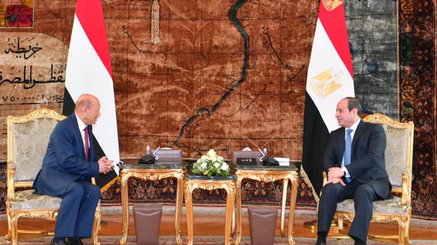 الرئيس السيسي يلتقي رئيس مجلس القيادة الرئاسي بالجمهورية اليمنى