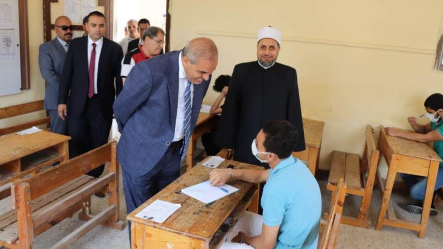 رئيس جامعة الازهر يتفقد لجان امتحانات الثانوية الازهرية