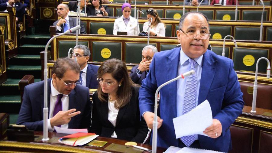 وزير المالية تحت قبة البرلمان