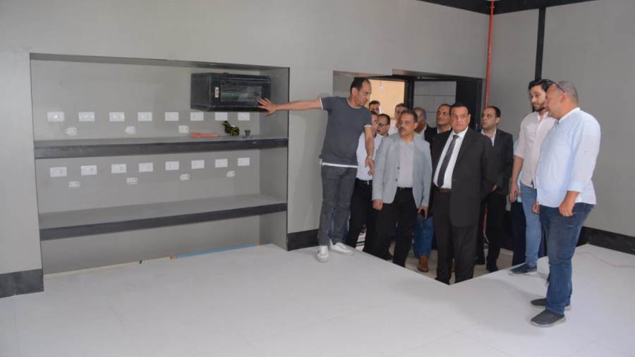محافظ البحيرة يتفقد غرفة IT room لمتابعه انهاء المرحلة الثانية للتحول الرقمي