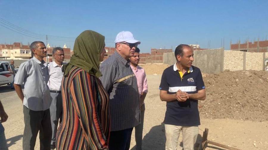 محافظ أسيوط يتفقد أعمال إنشاء محطة رفع صرف صحي لخدمة قريتي عرب الجهمة والأنصار بمركز القوصية بتكلفة 60 مليون جنيه