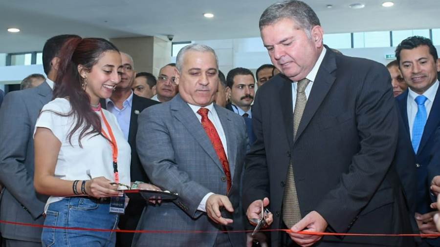 وزير قطاع الأعمال العام يفتتح معرض صناعة بلدنا