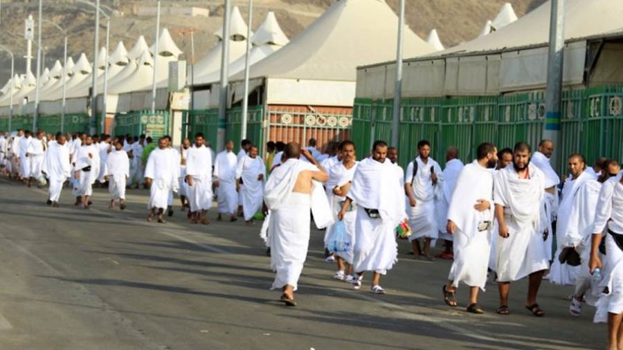 الحجاج يتوافدون إلى مشعر منى