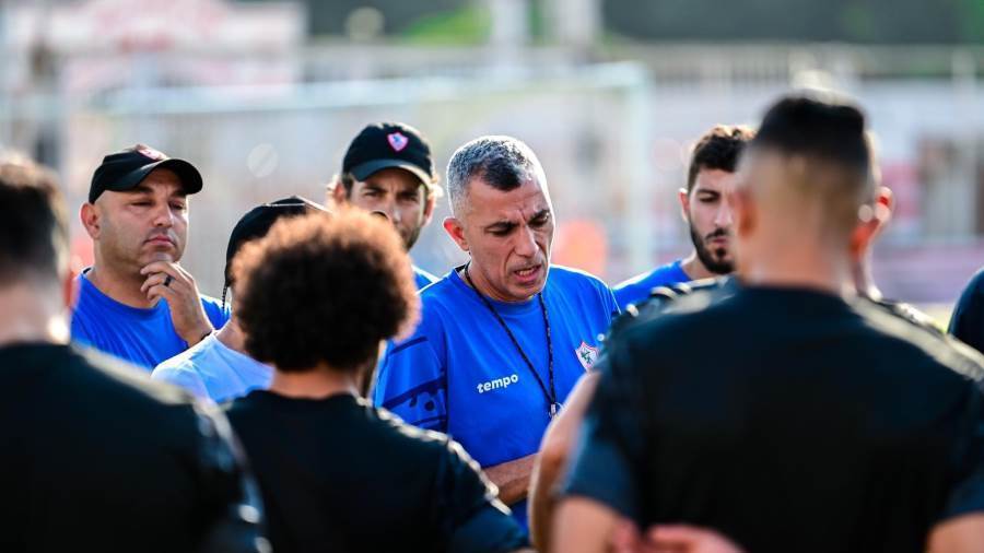أسامة نبيه مع لاعبي الزمالك