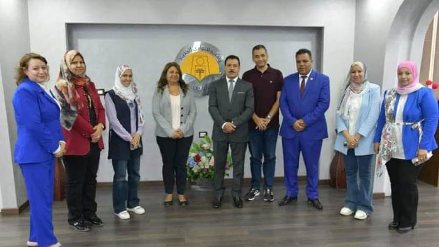 وفد الجامعة الامريكية في زياره لجامعة الوادي الجديد