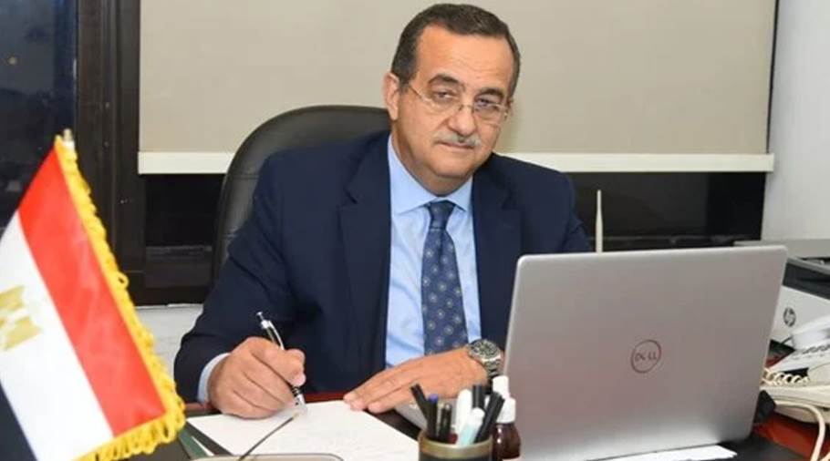 السفير عمرو عباس