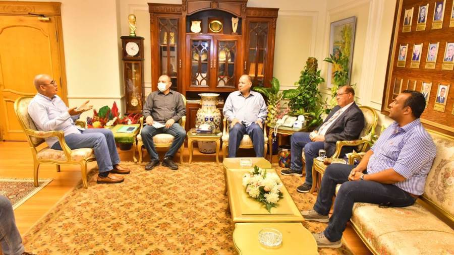 محافظ أسيوط يلتقي رئيس جهاز تعمير الوادي الجديد