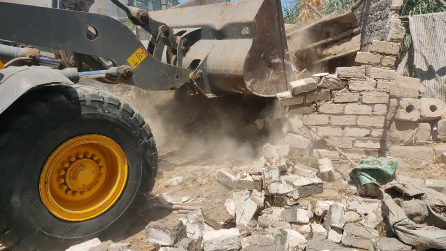 إزالة ٤١ حالة تعد على الأراضي الزراعية وأملاك الدولة بالبحيرة