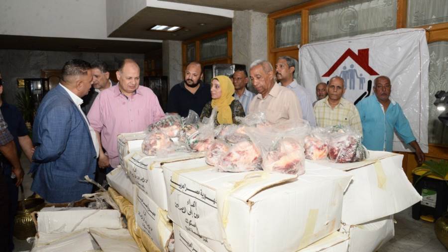 توزيع لحوم ضمن مبادرة من المصريين للمصريين