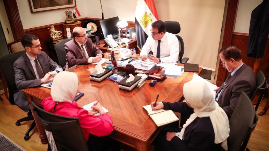 اجتماع وزير الصحة لمتابعة سير العمل بالمنوفية