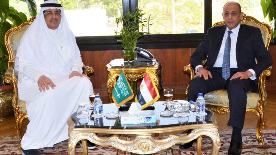 الفريق عباس حلمي وزير الطيران وعصام بن سعيد وزير الدولة السعودي