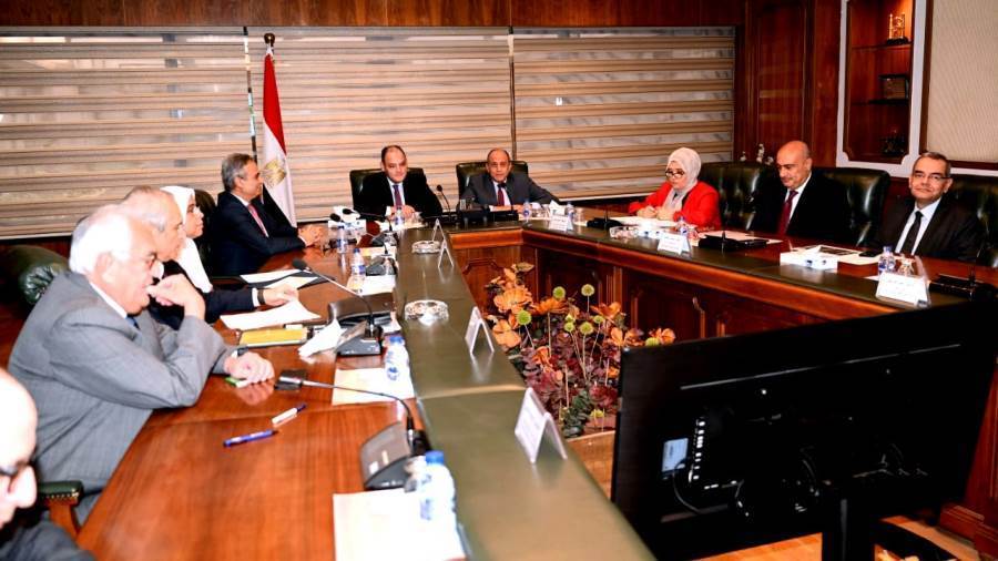 خلال لقاء وزير الطيران مع مديري العموم بالوزارة