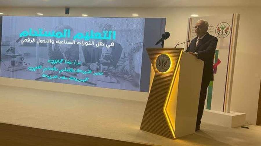 وزير التعليم الدكتور رضا حجازي خلال إلقاء كلمته