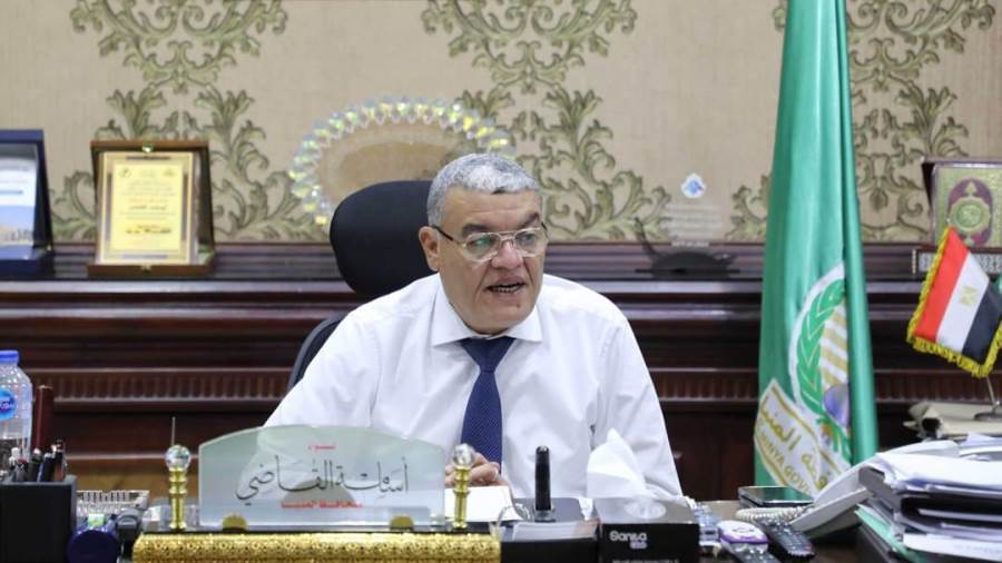 اللواء أسامة القاضي محافظ المنيا بالاجتماع