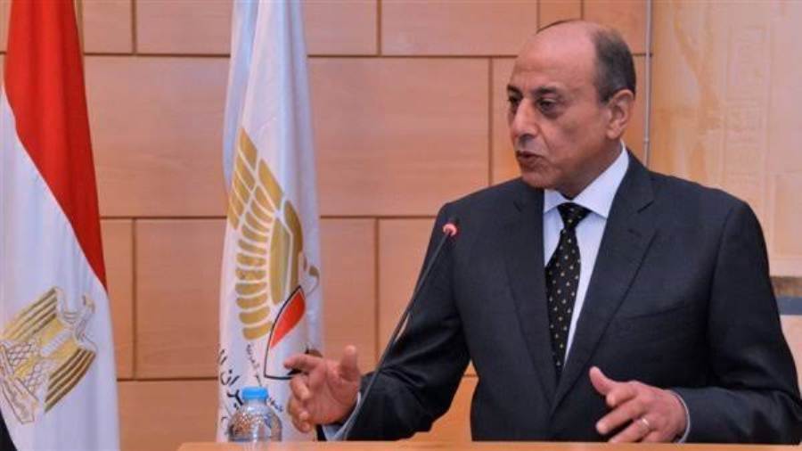 وزير الطيران الفريق عباس حلمي